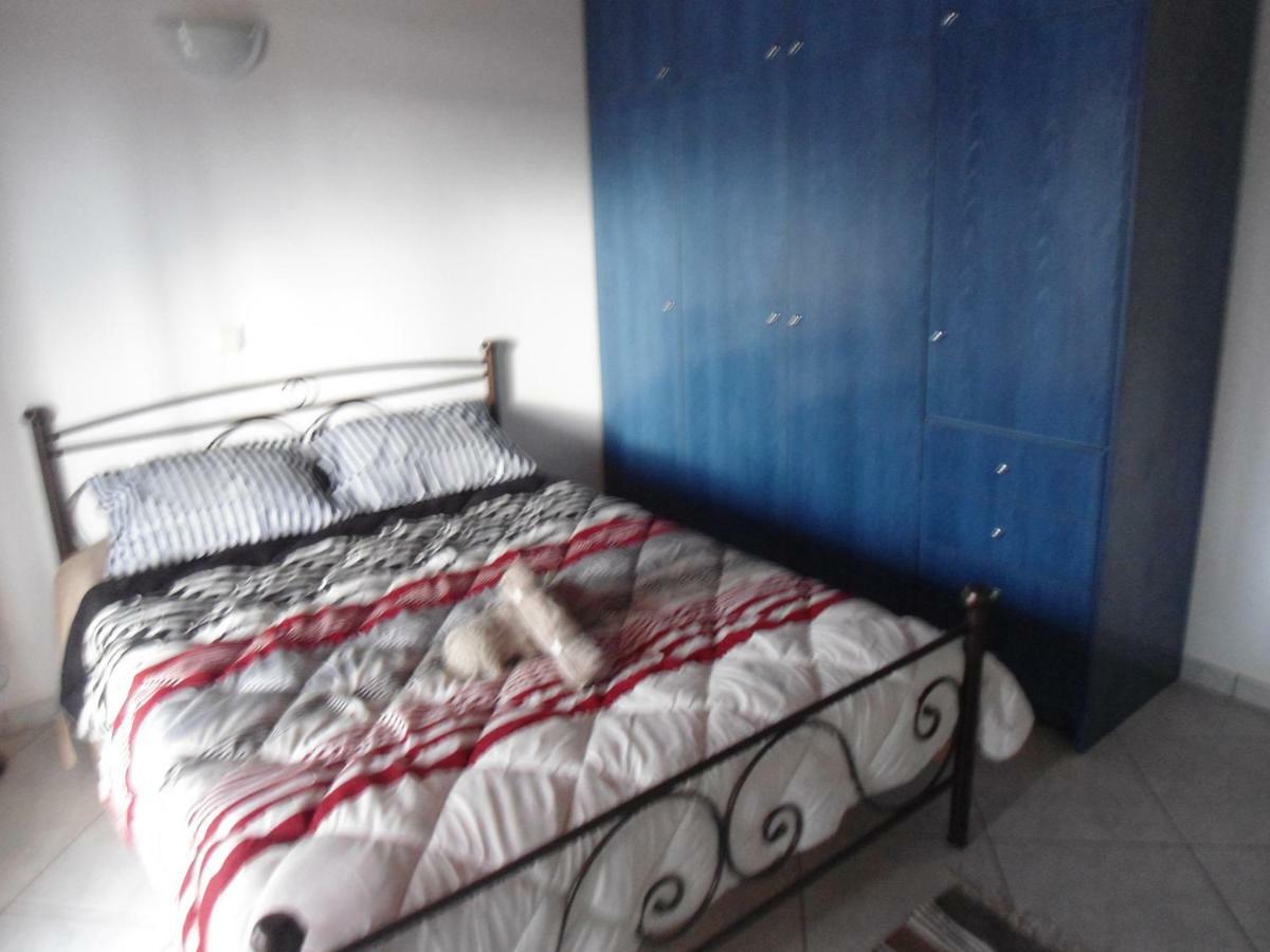 Sunny Apartment 15 Min From Airport And Sea 아르테미다 외부 사진